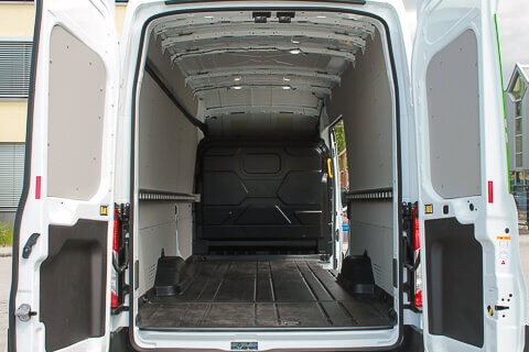 V1 - Ford Transit Van (cargo hold)